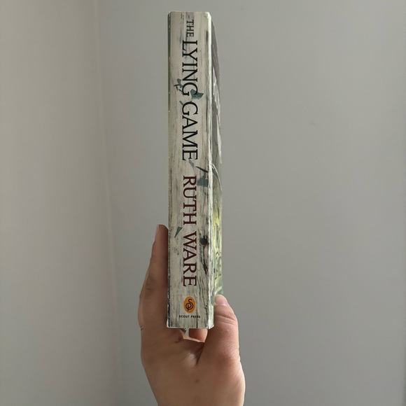 3 for $12 THE LYING GAME - RUTH WARE - Picture 2 of 3